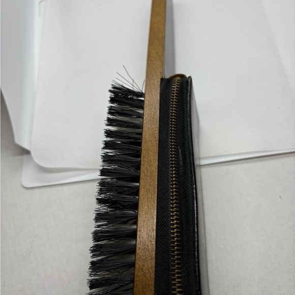 Vintage Gentleman Brush and Manicure Set Built In Zip Around Closure Leather - Picture 8 of 11